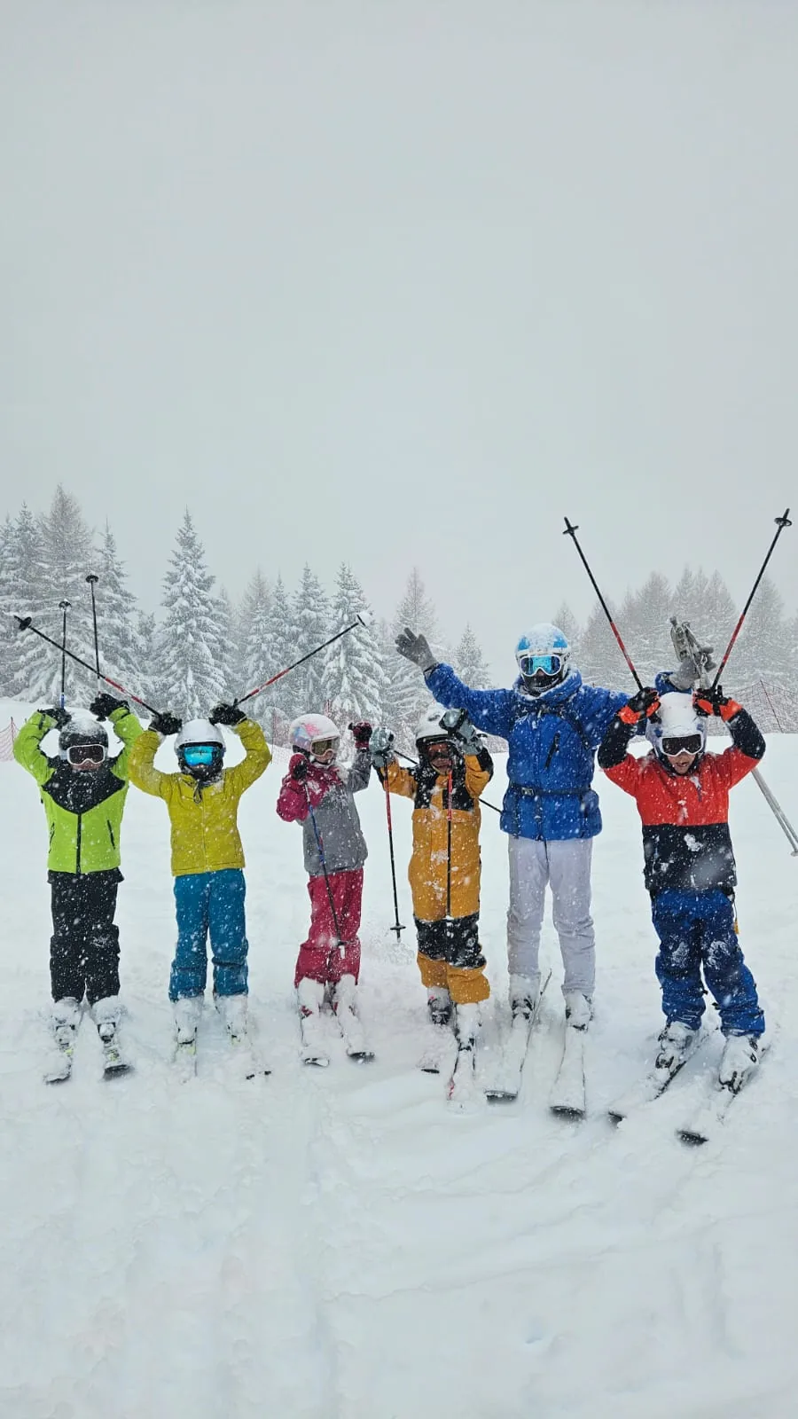 Instruktor Sport21 z dziećmi na śniegu — Folgaria